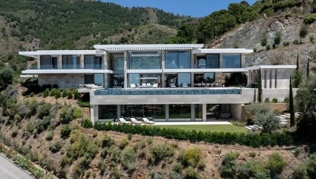 5 Bedroom Villa for Sale in La Zagaleta | €17,900,000