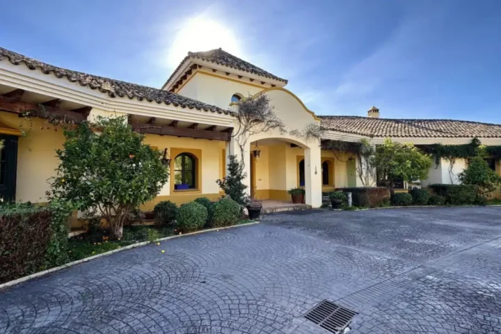 Elegant Andalusian Villa in La Zagaleta | 6 Bedrooms | €7M