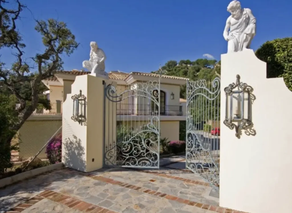 Classic Luxury Estate in La Zagaleta | 7 Bedrooms | €8.95M 6
