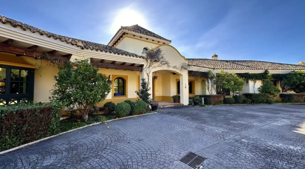 Elegant Andalusian Villa in La Zagaleta | 6 Bedrooms | €7M 1