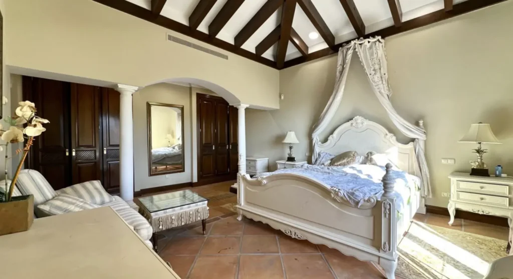 Elegant Andalusian Villa in La Zagaleta | 6 Bedrooms | €7M 8