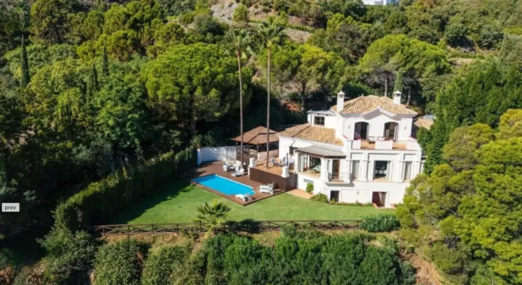 Elegant Golf-Front Villa in La Zagaleta | 5 Bedrooms | €6.49M 1