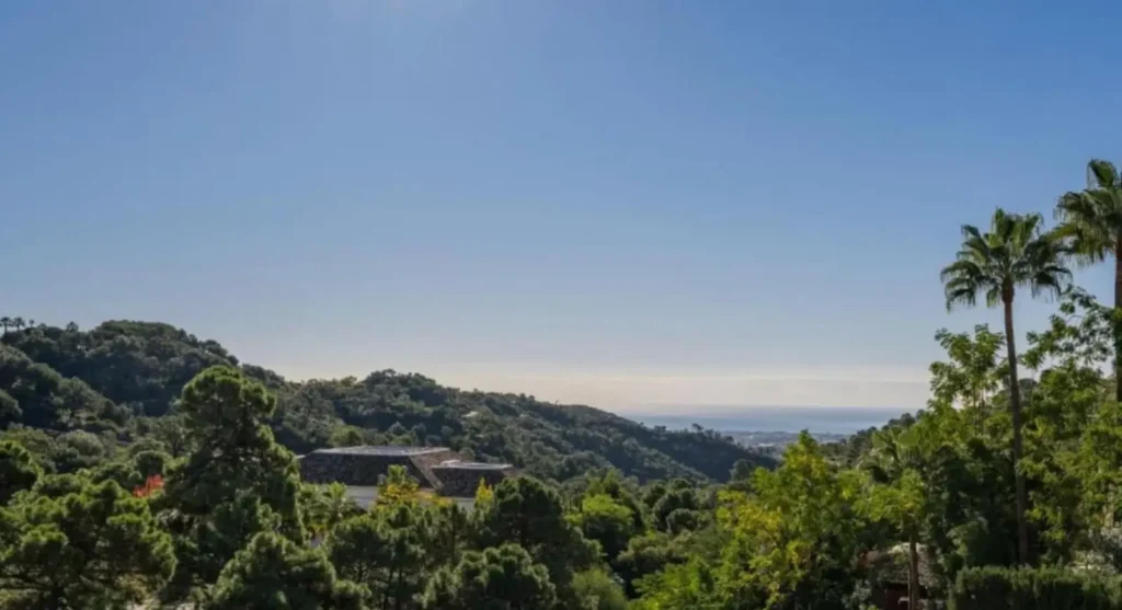 Elegant Golf-Front Villa in La Zagaleta | 5 Bedrooms | €6.49M 10