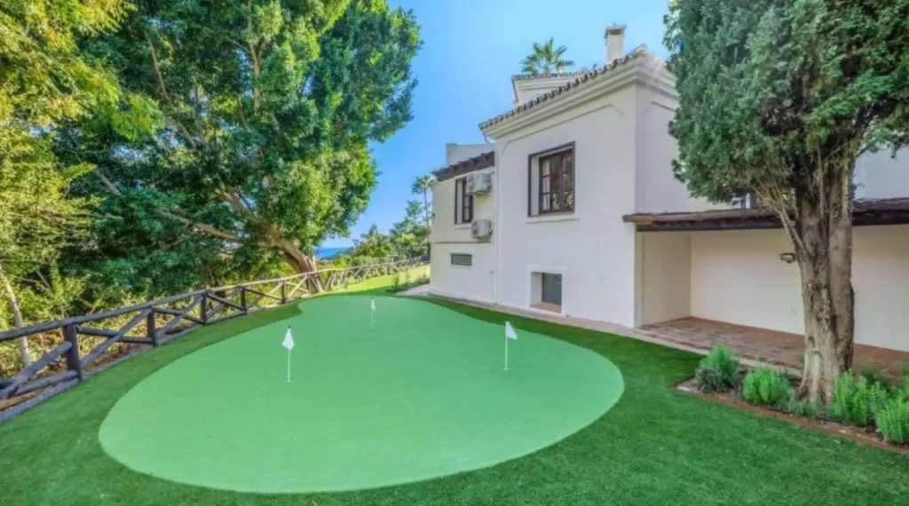 Elegant Golf-Front Villa in La Zagaleta | 5 Bedrooms | €6.49M 11