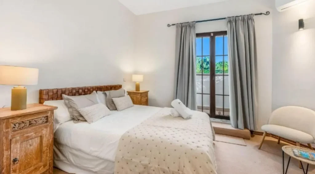 Elegant Golf-Front Villa in La Zagaleta | 5 Bedrooms | €6.49M 12