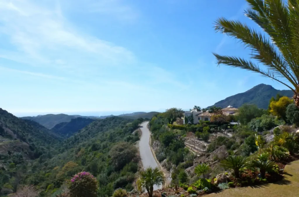 Grand Renovation Opportunity in La Zagaleta | 6 Bedrooms | €7.6M 10