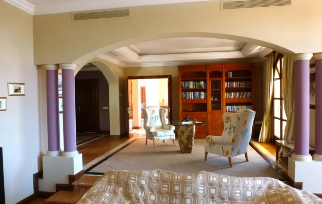 Grand Renovation Opportunity in La Zagaleta | 6 Bedrooms | €7.6M 3