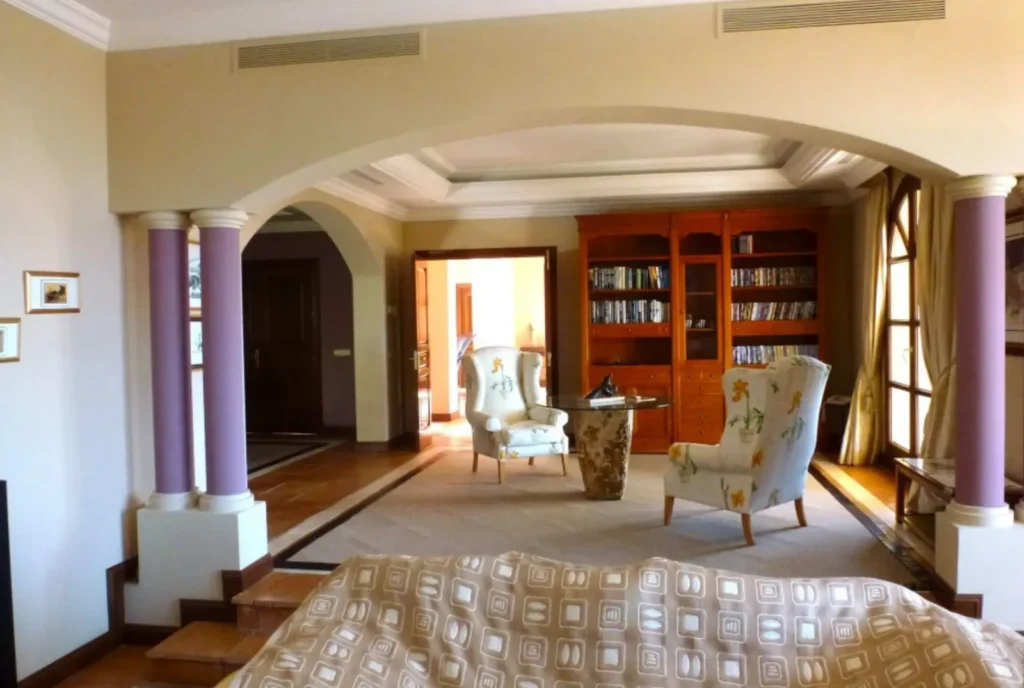Grand Renovation Opportunity in La Zagaleta | 6 Bedrooms | €7.6M 5