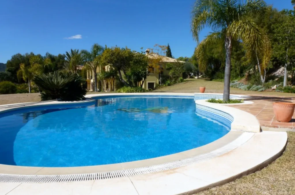 Grand Renovation Opportunity in La Zagaleta | 6 Bedrooms | €7.6M 8