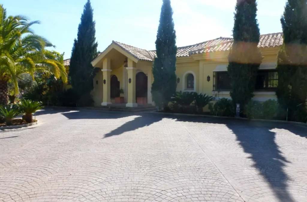 Grand Renovation Opportunity in La Zagaleta | 6 Bedrooms | €7.6M 9